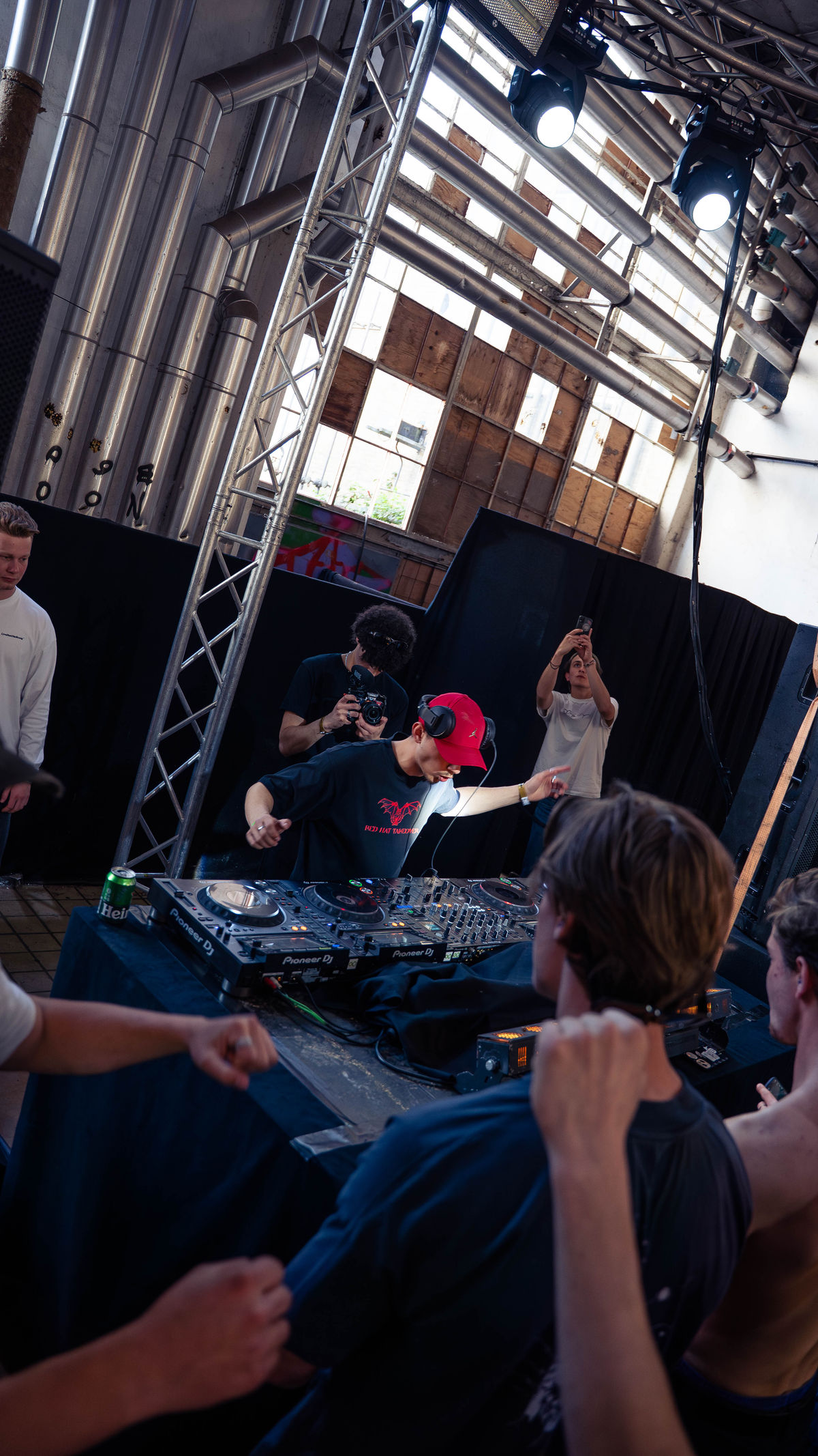 Loading... just a sec